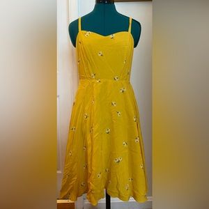 Old Navy Woman’s Yellow Daisy Dress